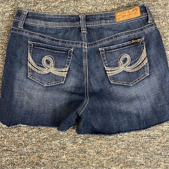 Seven7 Denim Blue Jean Shorts Sz 16 Cutoffs Waist 36 Inseam 6 Embroidered Pocket - Picture 2 of 6